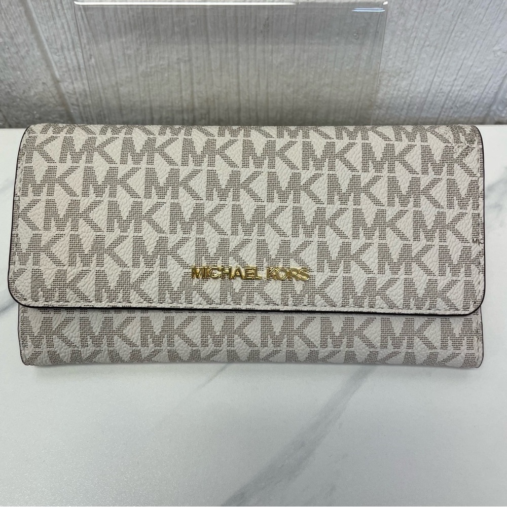 Michael Kors Gray Wallet Sleek Design Compact Size